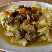 Eingemachtes Kalbfleisch